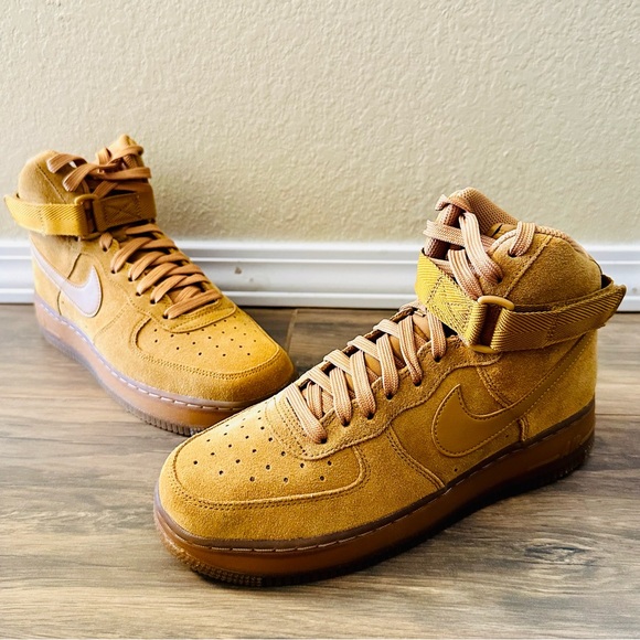 NEW IN BOX!! Unisex Nike Wheat Air Force 1 High LE GS Sneakers - Picture 4 of 11